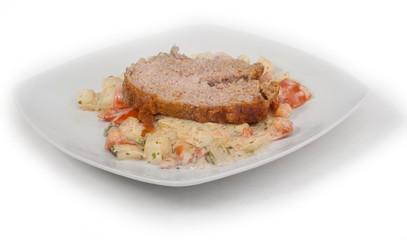 Hackbraten auf Pok Choi-Tomaten Bett