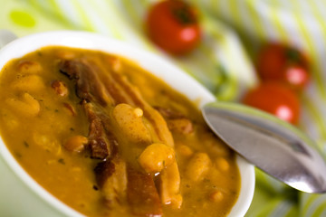 Bohnensuppe mit Rauchspeck