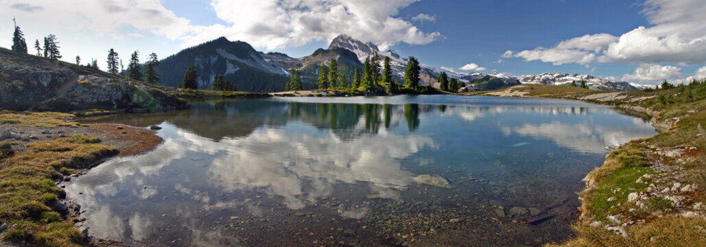 A 270 degree panorama view of Elfin lake in BC , Canada.