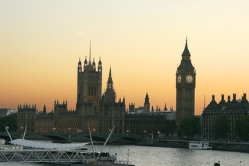 Big Ben & Houses of Parliament at dusk