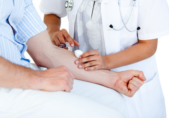 Obraz premium Close up of an injection