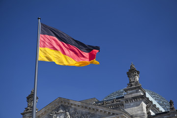 die deutsche Fahne über dem Reichstag