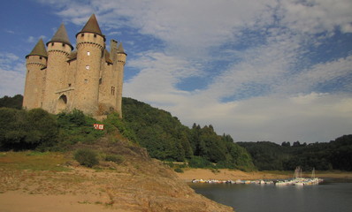 Fototapeta na wymiar Château de Val ; Auvergne ; Limousin