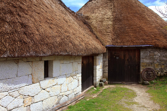 Pallozas en Piornedo, Los Ancares, Lugo, Galicia, Spain