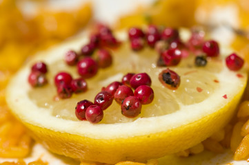 citron sur plat de riz
