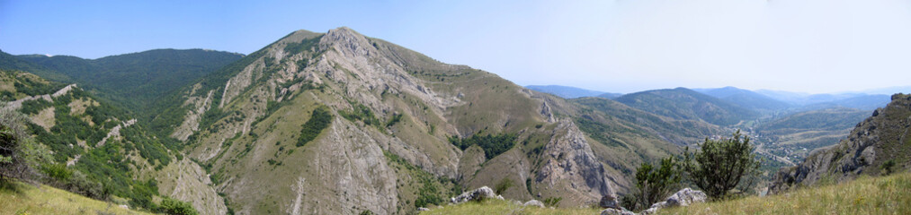 Fototapeta na wymiar panoramic view of range of hills.