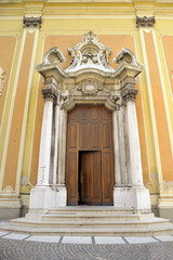 ingresso in legno chiesa
