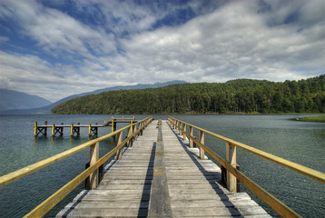 Fototapeta na wymiar pontile lake Lacar (lake district - argentina)