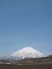 Fototapeta premium Snowcapped mountain with sky.