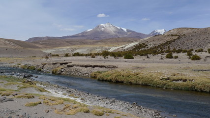 Montagne et ruisseau