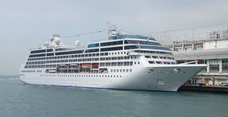 Fototapeta na wymiar cruise ship liner