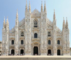 Fototapeta premium Fasada katedry w Mediolanie (Duomo), Lombardia, Włochy