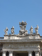 Fototapeta na wymiar Statues de la place du vatican