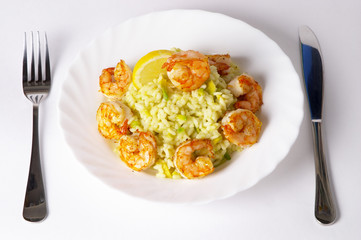 Risotto with fried prawns and avocado