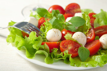 salad with tomatoes and mozzarella