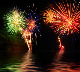 feux d'artifices sur l'eau