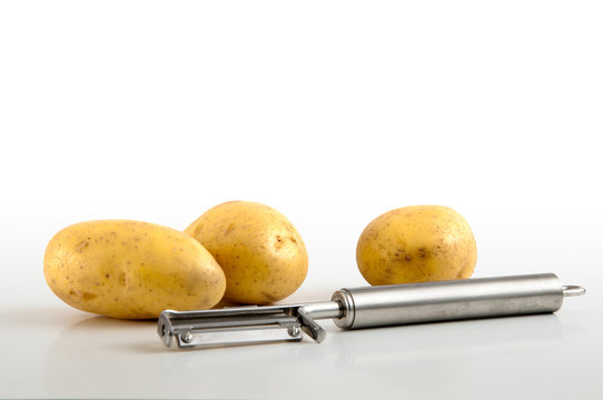 Kartoffeln und Kartoffelschäler