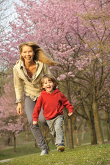 Fototapeta premium Mother and child walking through the park