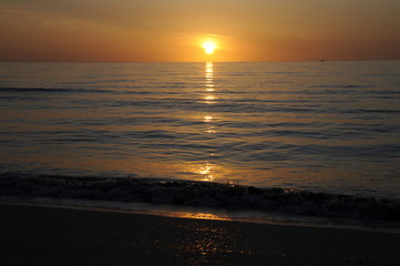 Fototapeta premium Sonnenaufgang am Meer