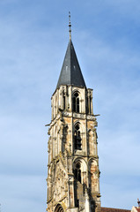 Fototapeta na wymiar Clocher de l’église Notre-Dame de Saint-Père (89)