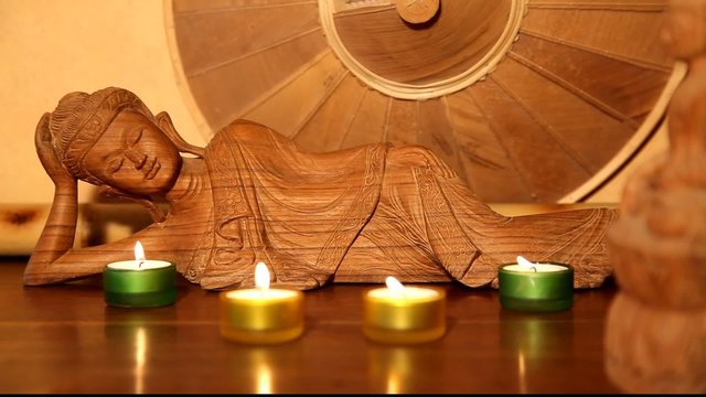 Deux bouddha pour un chapeau chinois