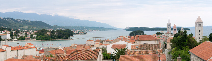 Fototapeta na wymiar Panorama Hafenstadt Rab Kroatien