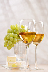 Still-life with bunch of grapes and white wine
