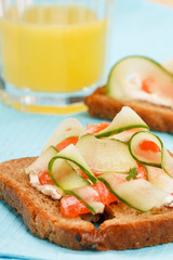 Toast with vegetables and fish