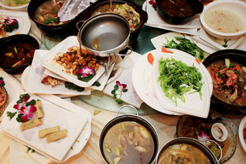 an image of Table setting at a luxury wedding reception
