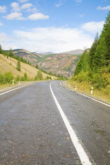 Fototapeta na wymiar Autostrada w górach