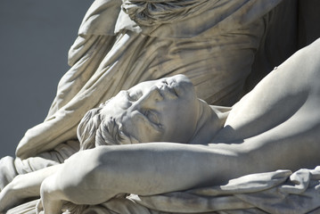 Firenze, loggia dei Lanzi, statua del Polissena 2