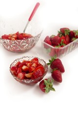 strawberries with sugar and wine
