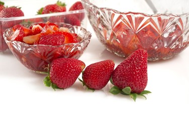 strawberries with sugar and wine