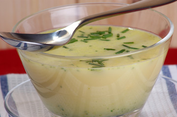 Brokkolicremesuppe mit Dill