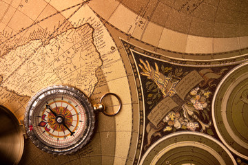 Obraz na płótnie Canvas Kompas na świecie