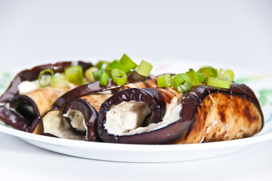 Eggplant rools with goat cheese and young onion