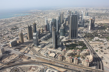 Fototapeta na wymiar widok polowa Sheikh Zayed Road w Dubaju