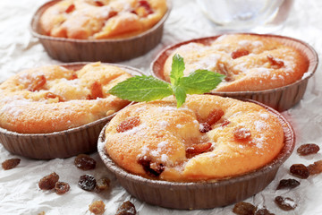 Small sponge cakes