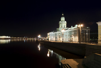 The building of the Odditorium at night