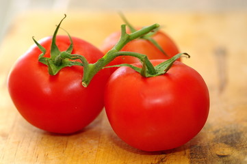 trois tomates fraiches