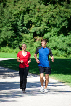 Paar joggt gemeinsam