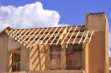 ossature de maison en bois en construction