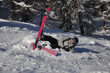 Ski in the snow © Tinkerly