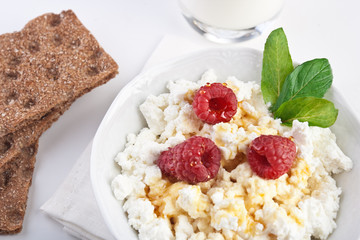 Cottage cheese with fresh raspberry