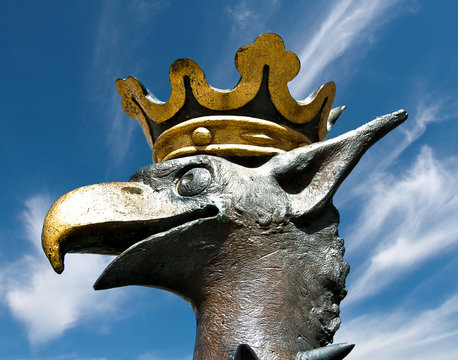 T&ecirc;te de griffon portant une couronne &agrave; Malm&ouml; en Su&egrave;de