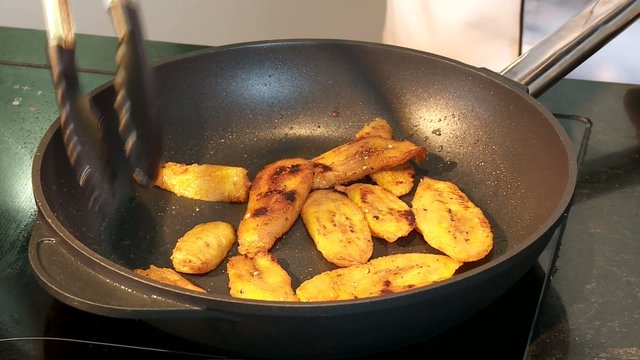 Kochbananen im Pfanne
