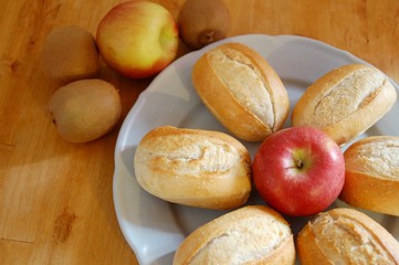 Brötchen mit Obst