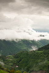 Wolken über den Dolomiten