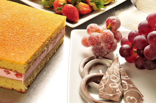 Torta uvas fresas