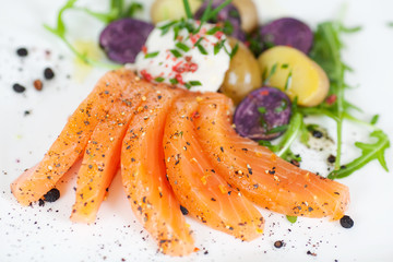 frischer lachs mit kartoffeln
